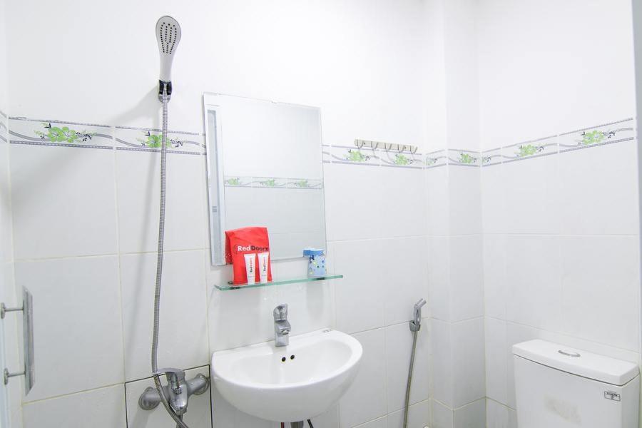 Reddoorz Hoang Tuan Ho Chi Minh City Exterior photo